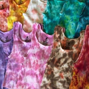 1 RAINBOW TANK AND 1 TEAL TANK